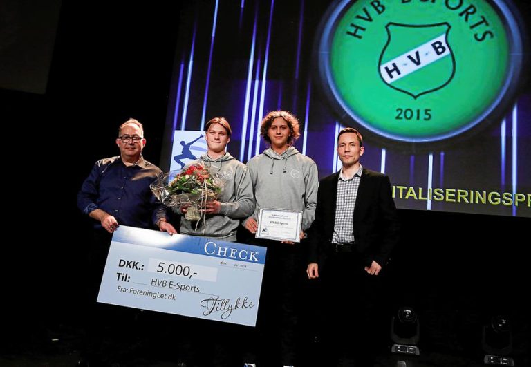 Fra venstre: Jørgen Aufeldt (formand Roskilde Idræts Union), Mads Strack (HVB), Mikkel Lassen (HVB), Anders Pallisgaard (ForeningLet Aps)
